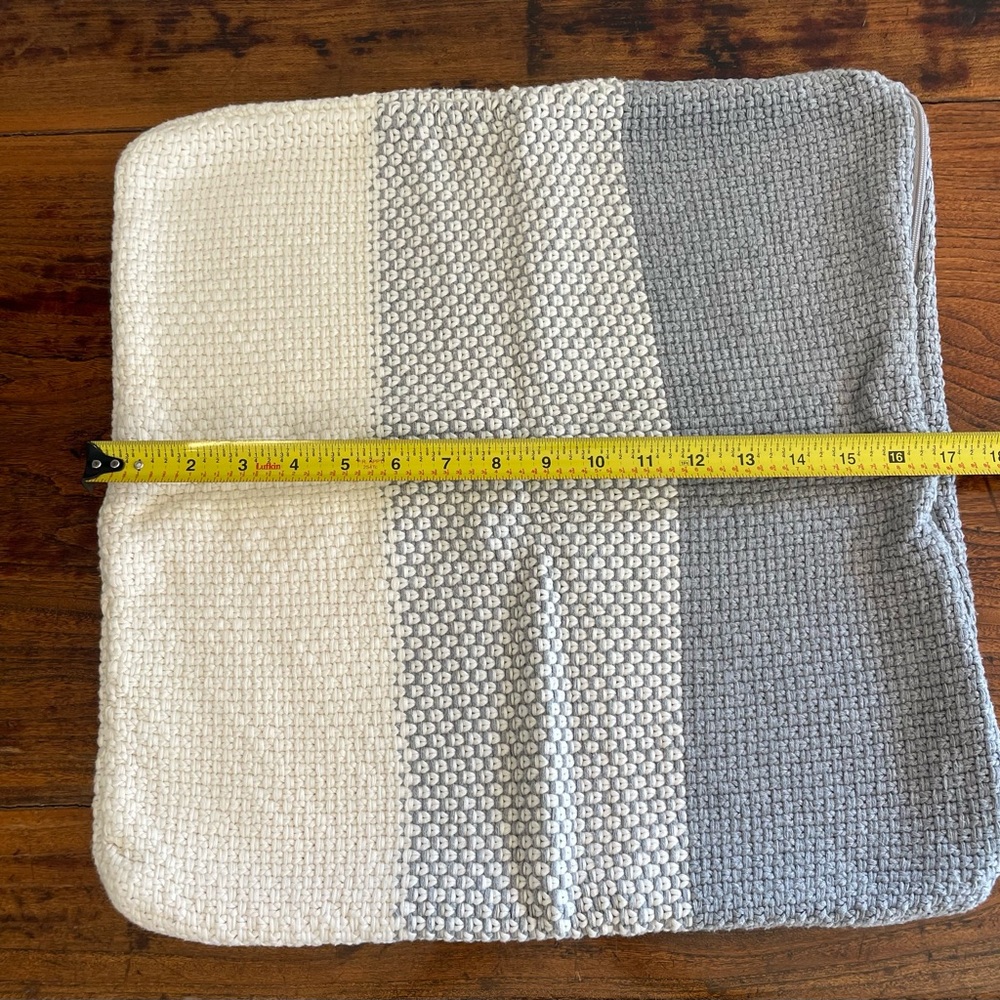 Set 2 pillowcases. - Picture 4 of 5